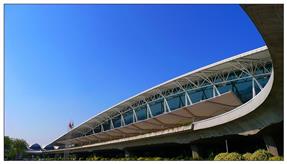  广州新白云机场候机...